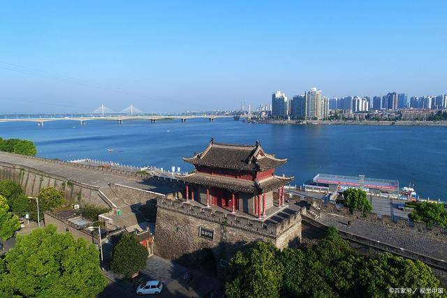 襄阳行必去的十大景点，襄阳牛肉面让你的旅程更加美味